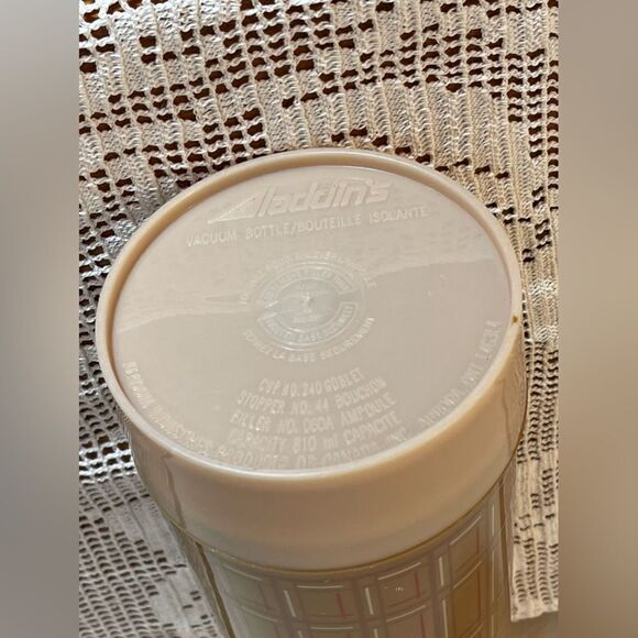 Aladdin kitchen || Vintage Aladdins vintage thermo bottle || Plaid thermos - Picture 8 of 10